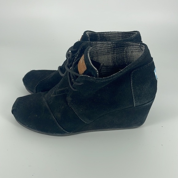 Toms Wedge Black Lace Up Suede Shoes Women’s Size 9 Comfort One for One Winter - Picture 1 of 6